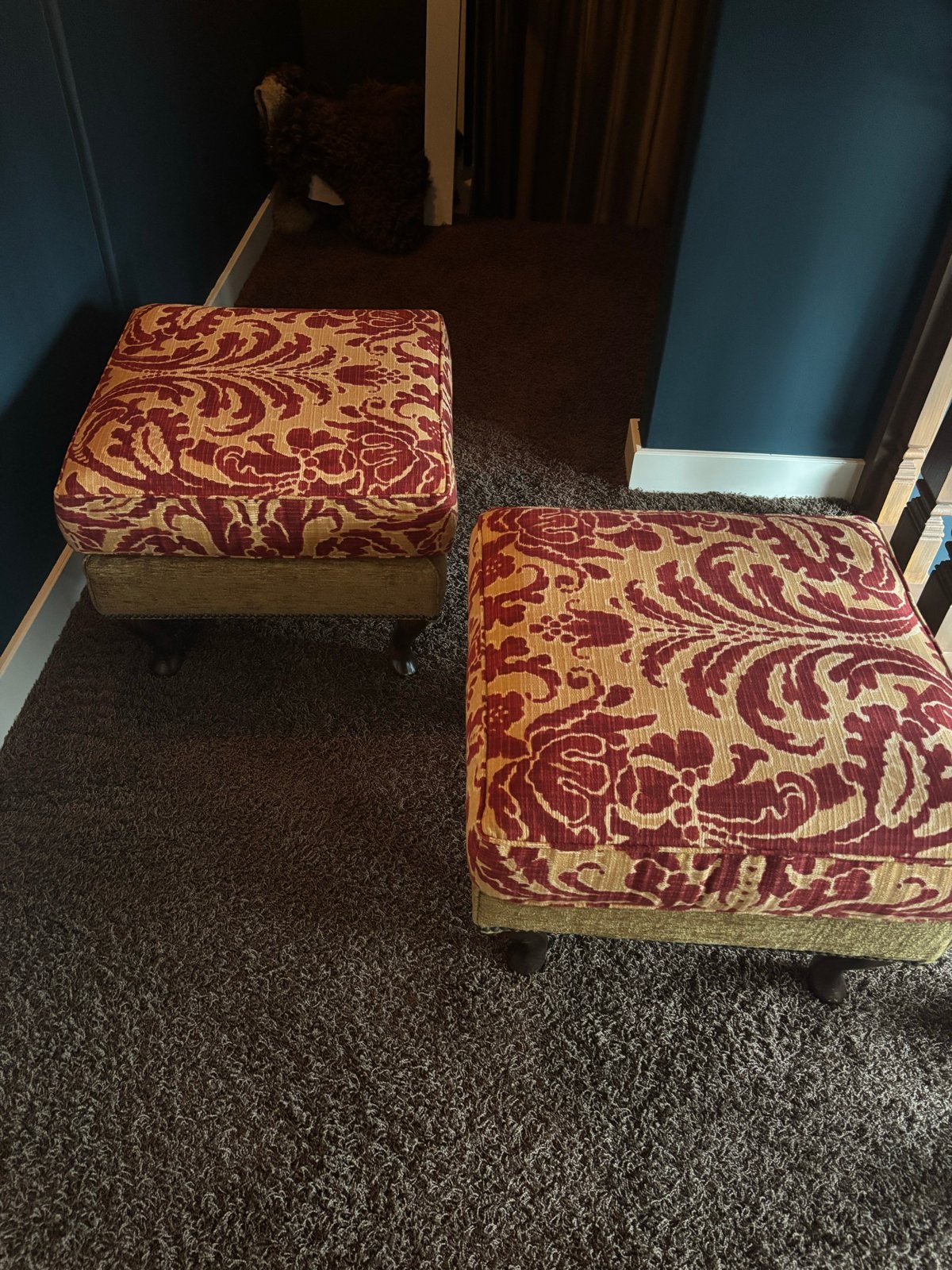 Set van 2 poefjes met Rood/Beige Patroon, Huis en Inrichting, Banken | Voetenbanken en Poefen, Ophalen, Minder dan 50 cm, Gebruikt
