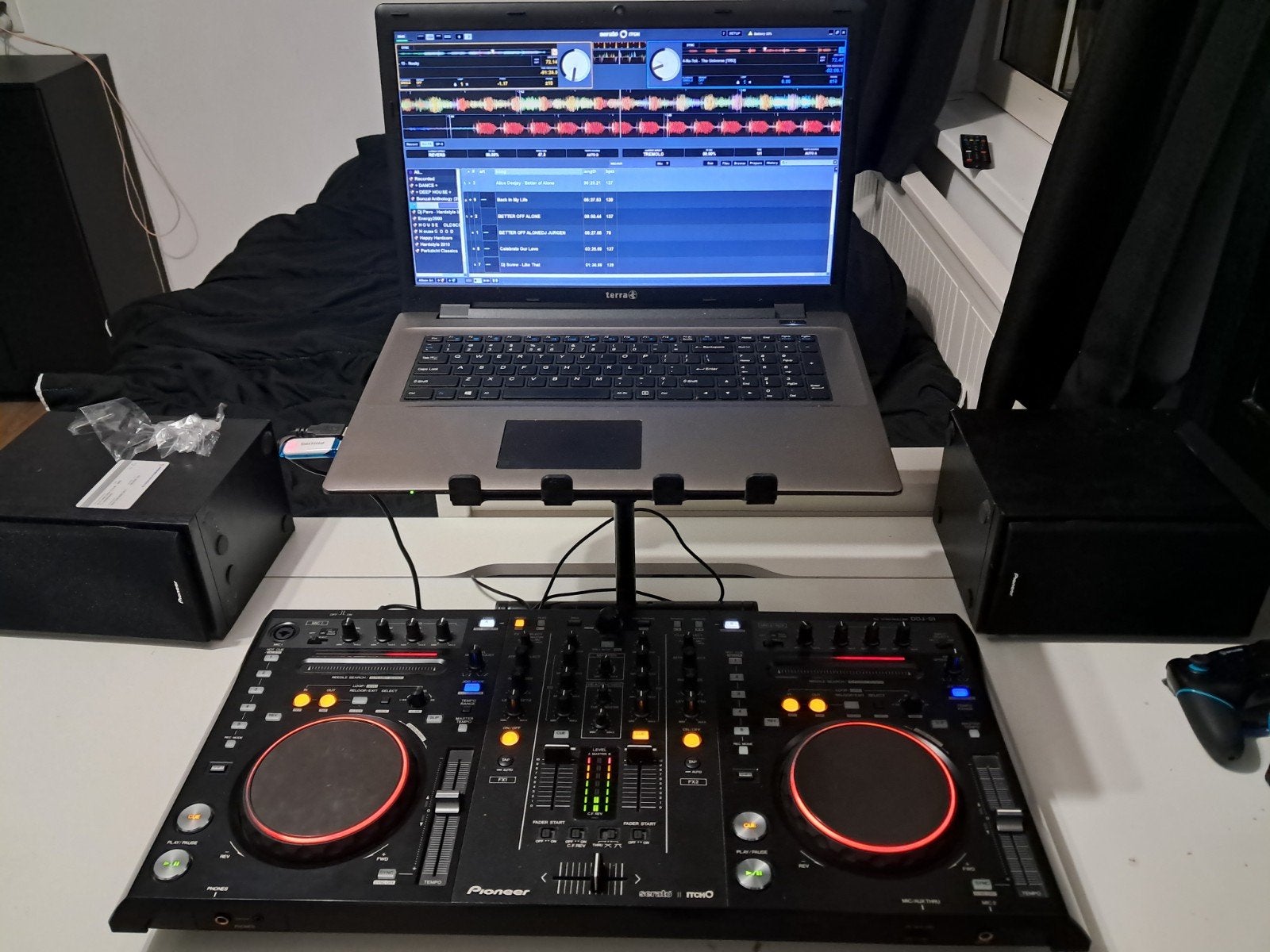 Pioneer DDJ‑S1 DJ controller + Innox standaard, Muziek en Instrumenten, Dj-sets en Draaitafels, Ophalen, Zo goed als nieuw, Draaitafel