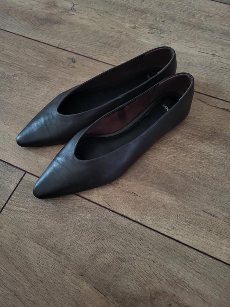 MANGO Platte puntschoenen van leer maat 39, Kleding | Dames, Schoenen, Mango, Bruin, Ophalen of Verzenden, Zo goed als nieuw