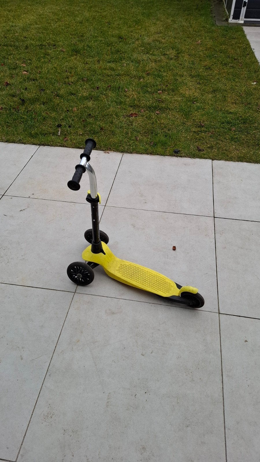 Gele driewieler scooter zo goed als nieuw, Ophalen, Zo goed als nieuw, Gewone step