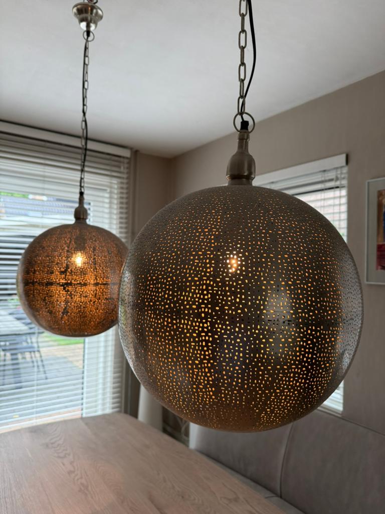 Foto 4 van Set van 2 Oosterse Hanglampen - Metaal met gaatjespatroon