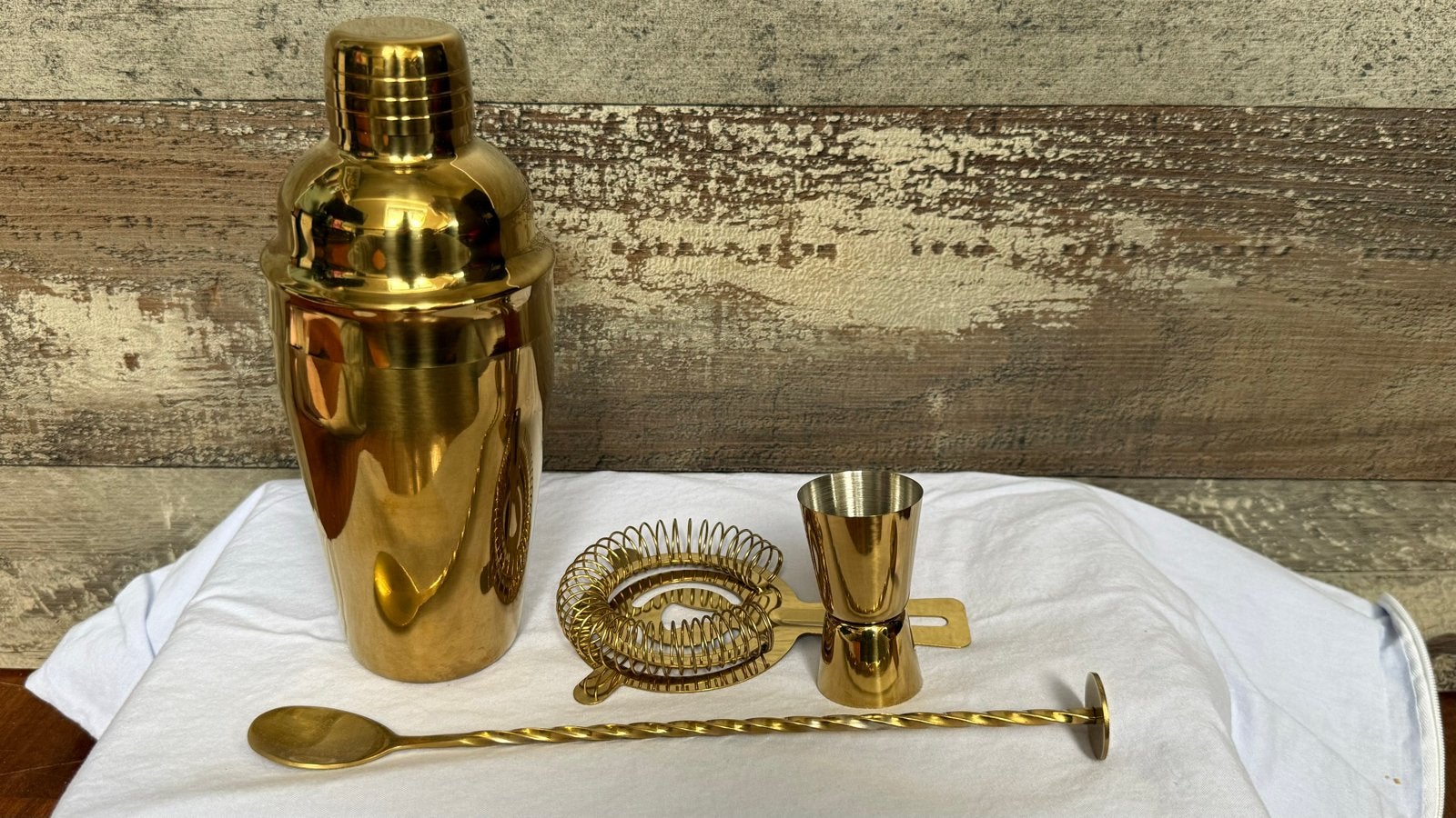 Gouden cocktail shaker set - 1 keer gebruikt, Ophalen, Overige typen, Goud, Zo goed als nieuw