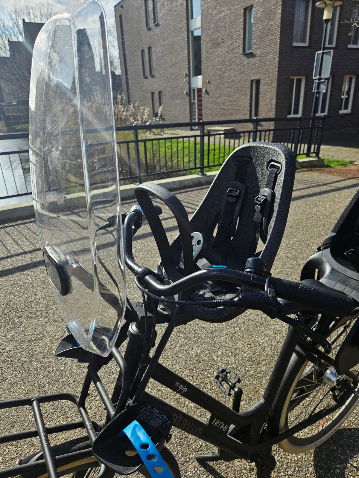 Thule Yepp 2 voorzitje met windscherm, Ophalen