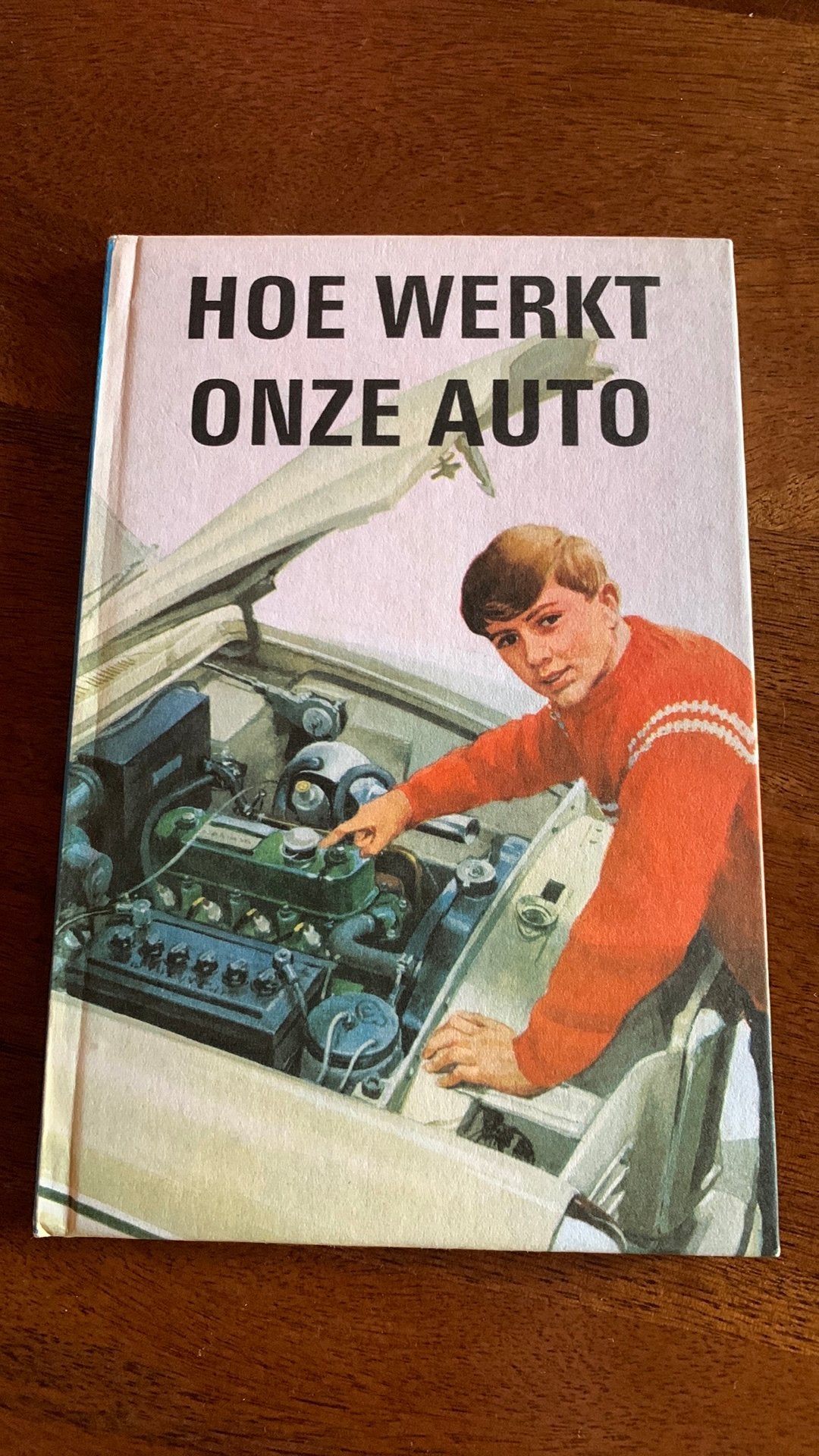 Hoe Werkt Onze Auto - Leerboek over autotechniek, Ophalen of Verzenden, Zo goed als nieuw, Algemeen