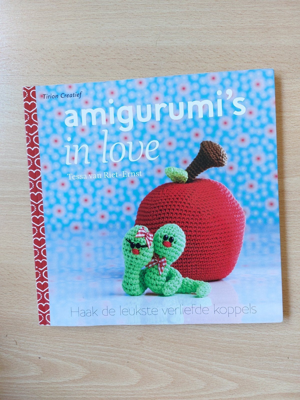 Amigurumi's in love (gezellige haakprojecten), Hobby en Vrije tijd, Breien en Haken, Ophalen of Verzenden, Zo goed als nieuw, Haken