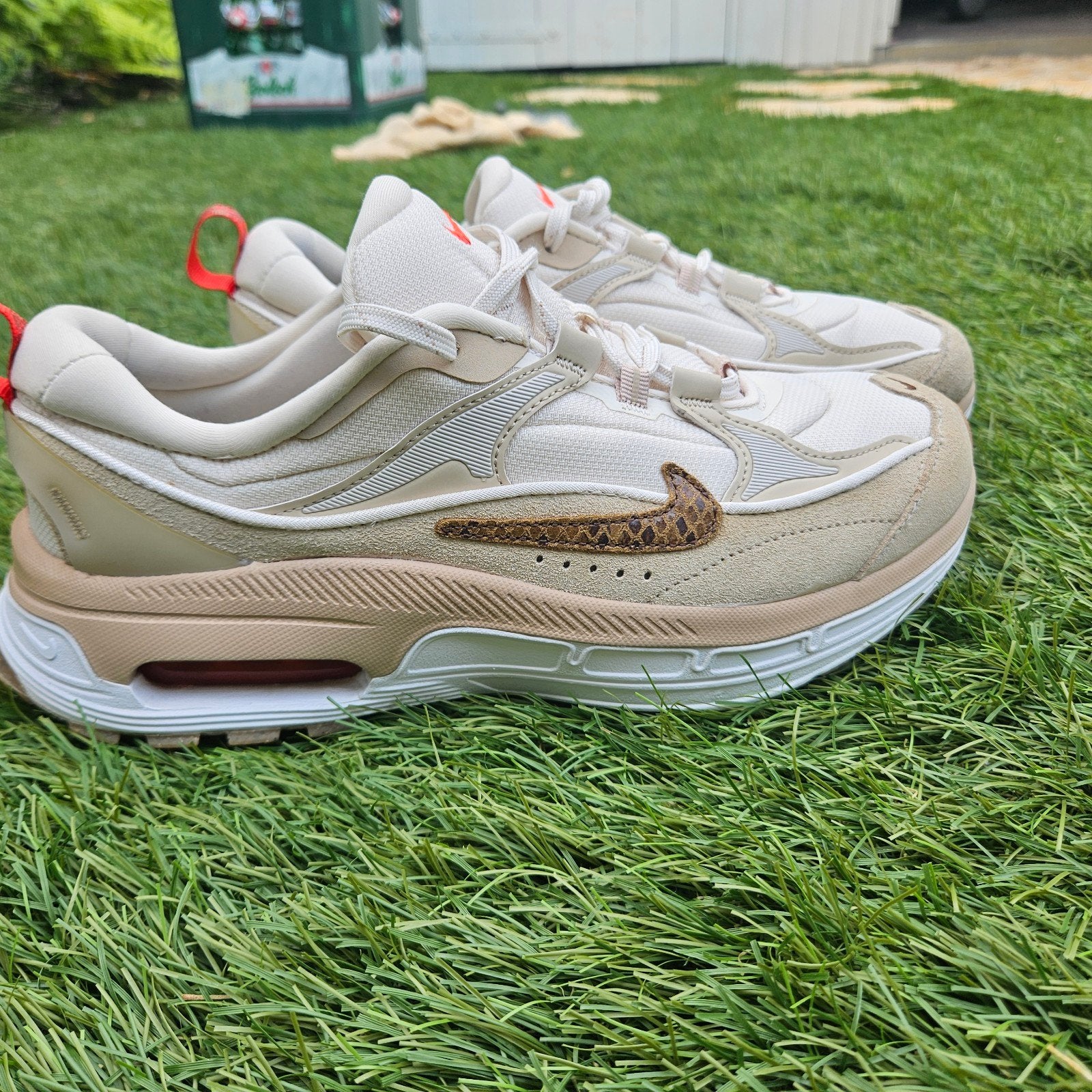 Nike Air Max Bliss SE 'Pale Ivory' met Slangenleer Swoosh, Beige, Ophalen of Verzenden, Nike air max, Sneakers of Gympen