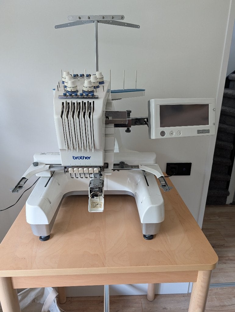 Brother pr-600 6 naalds borduurmachine (inclusief ringen), Ophalen, Zo goed als nieuw, Machineborduren, Borduurmachine