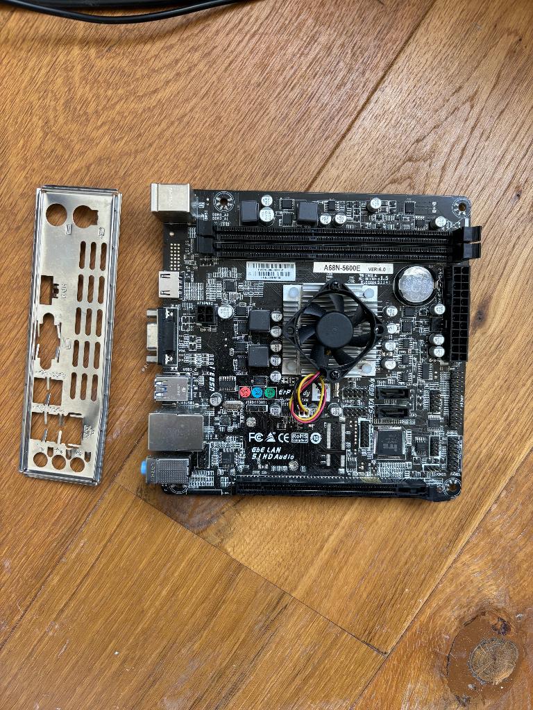 Biostar A68N-5600E (Geintegreerd moederbord), Gebruikt, DDR3, Ophalen of Verzenden, Mini-ITX