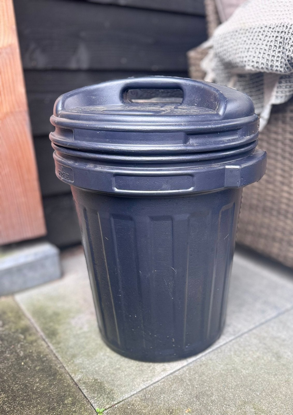 Voerton met Draaisluiting | 40L | Zwart, Ophalen, Zo goed als nieuw