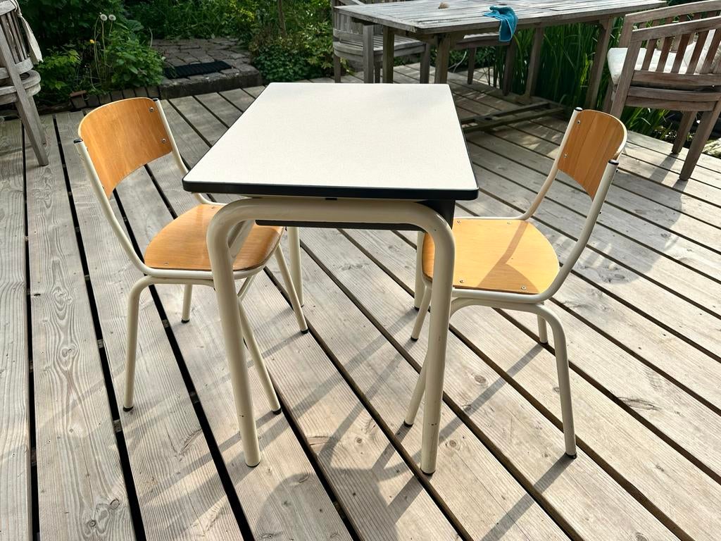 Tafeltje met 2 stoelen voor kinderen., Ophalen, Zo goed als nieuw, Stoel(en)
