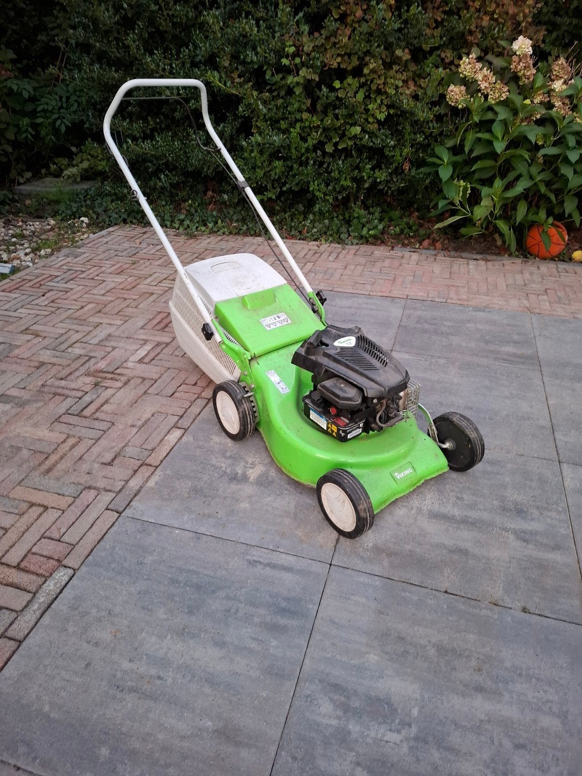 Viking grasmaaier met Briggs & Stratton motor, Tuin en Terras, Ophalen, Gebruikt, Opvangbak, Benzine-grasmaaier