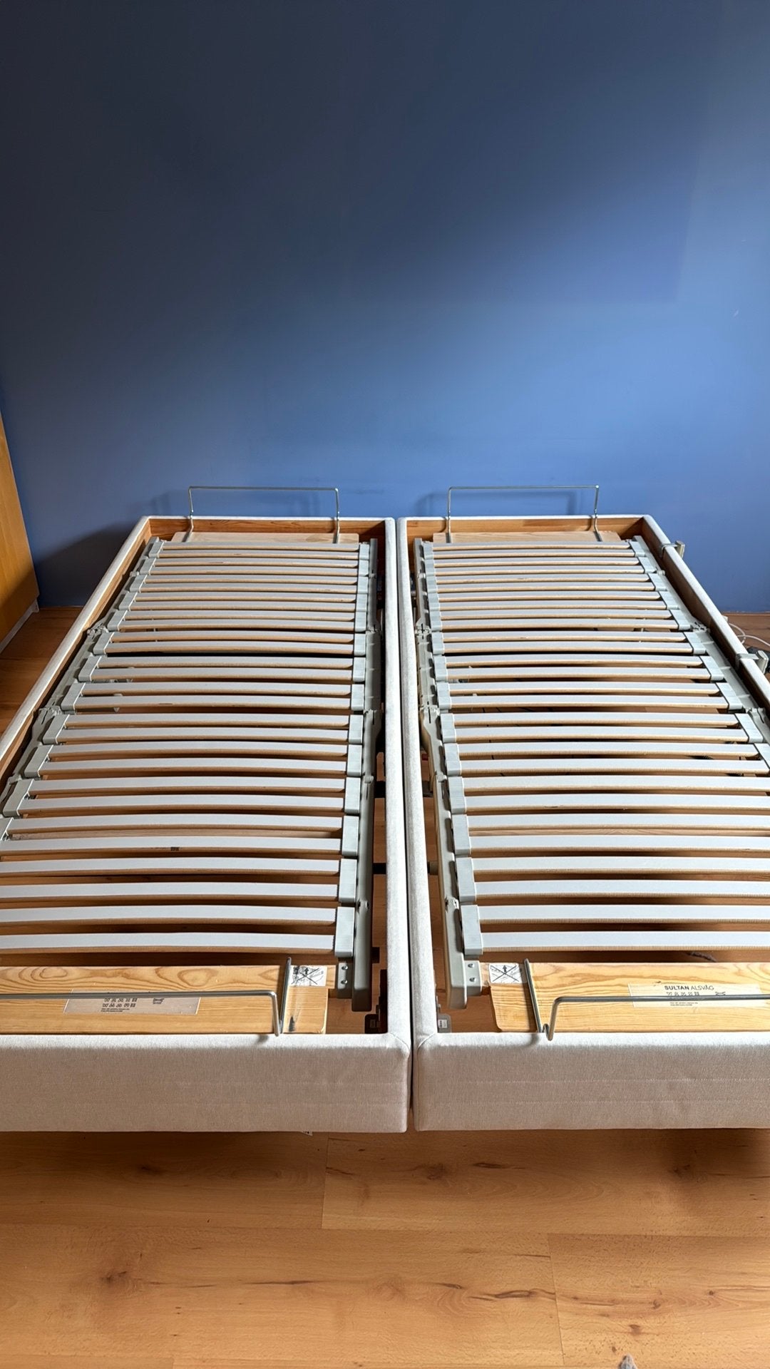 Bed verstelbaar twee persoons, Ophalen, 90 cm, Beige, Tweepersoons