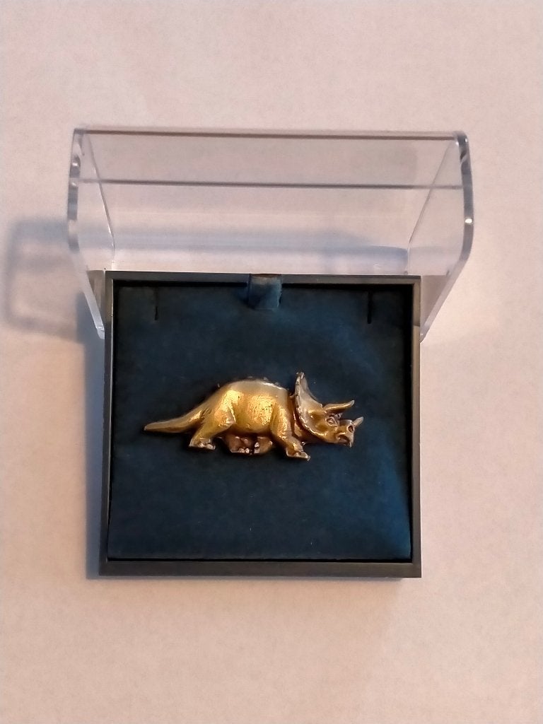 Triceratops Dino Dinosaurus pin goudkleurig, Verzenden, Zo goed als nieuw