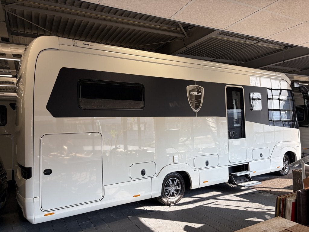 Morelo LOFT 82M 207pk Aut Queensbed Hefbed Luchtvering 8,3m, Caravans en Kamperen, Campers, Galliersweg 39
5349AT  OSS, NL, Diesel