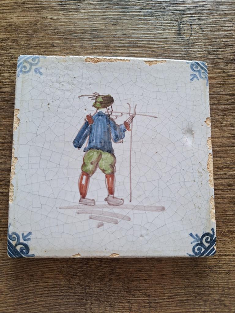 Oud Hollandse wandtegel polychroom "witje" boer, Antiek en Kunst, Antiek | Wandborden en Tegels, Ophalen of Verzenden