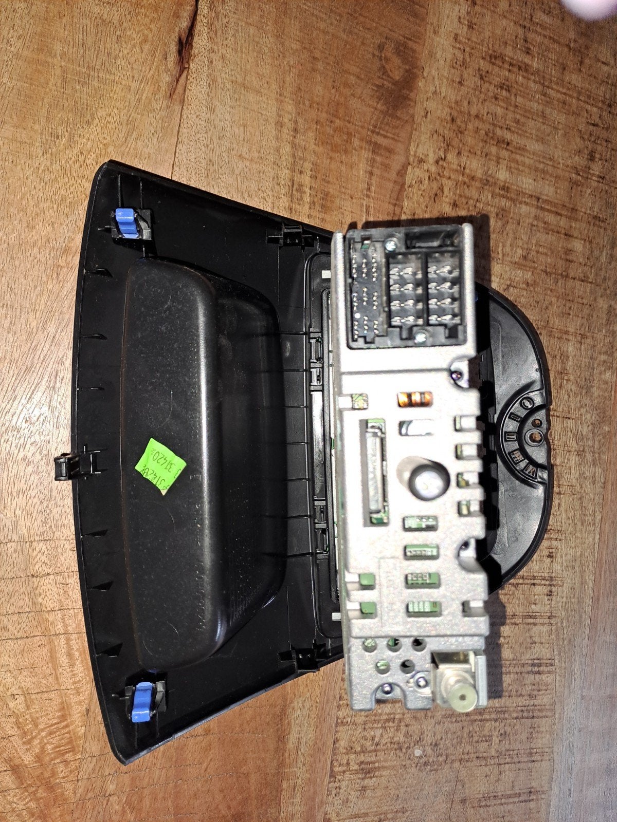 Toyota Aygo/Citroën C1/Peugeot 107 Radio CD/AUX Speler, Auto diversen, Ophalen of Verzenden, Gebruikt