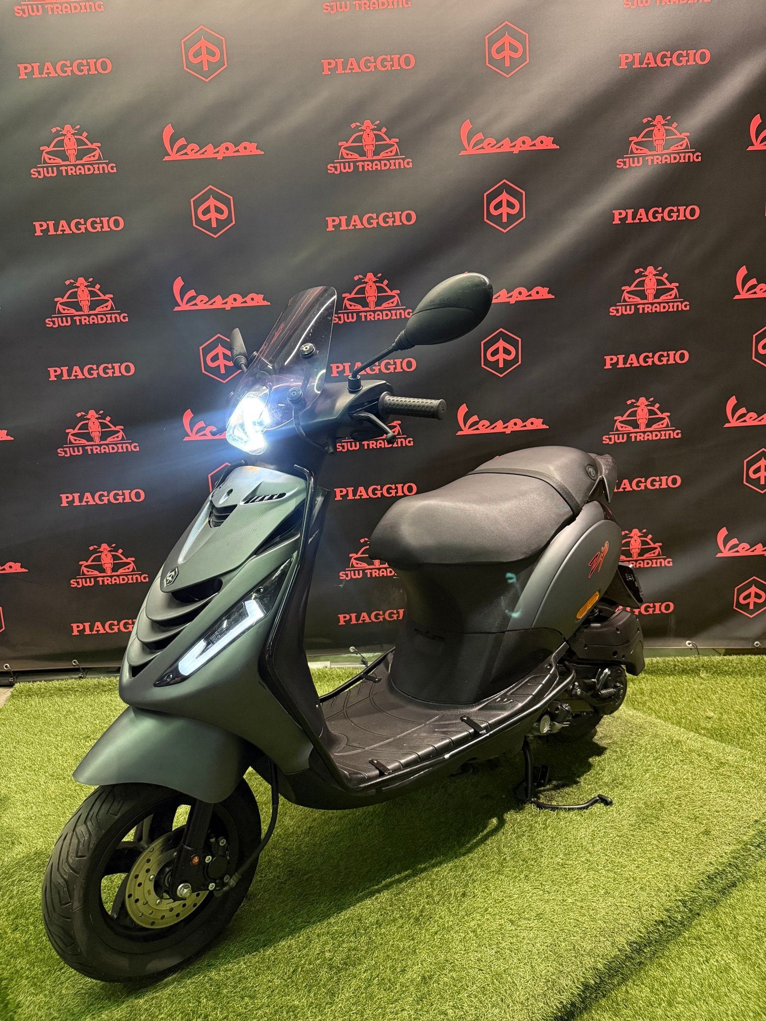Piaggio Zip 2017 Brom! SP Matte Grijs / Angel Eye Led!, Fietsen en Brommers, Scooters | Piaggio, Maximaal 45 km/u, Zip, Ophalen of Verzenden