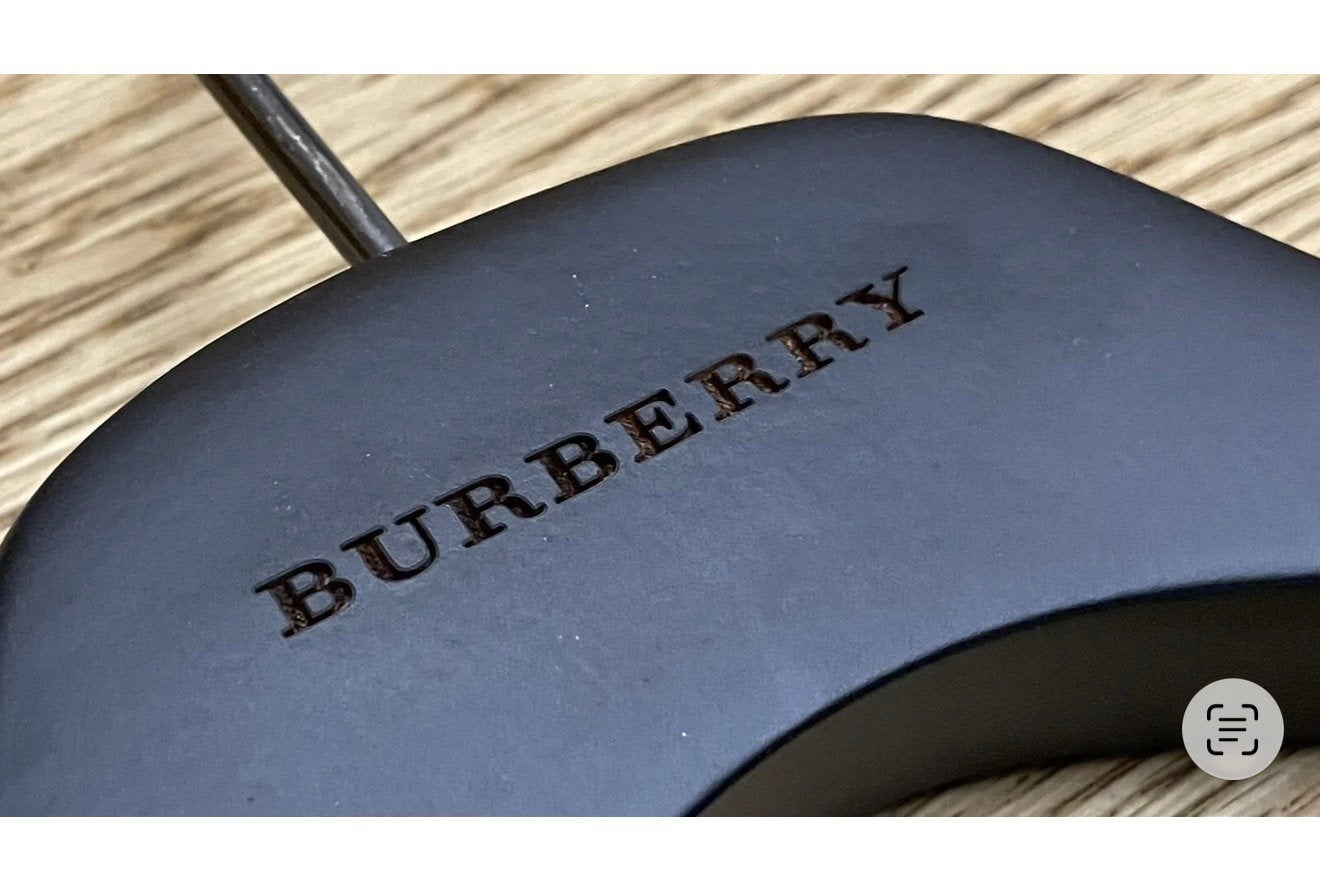 2X Nieuwe Burberry dark wood pak jas kledinghanger Origineel, Nieuw, Ophalen of Verzenden, H, H