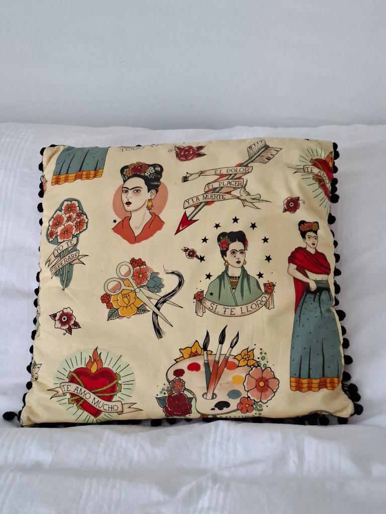 Frida Kahlo kussen, Ophalen of Verzenden, Zo goed als nieuw, Rood, Vierkant