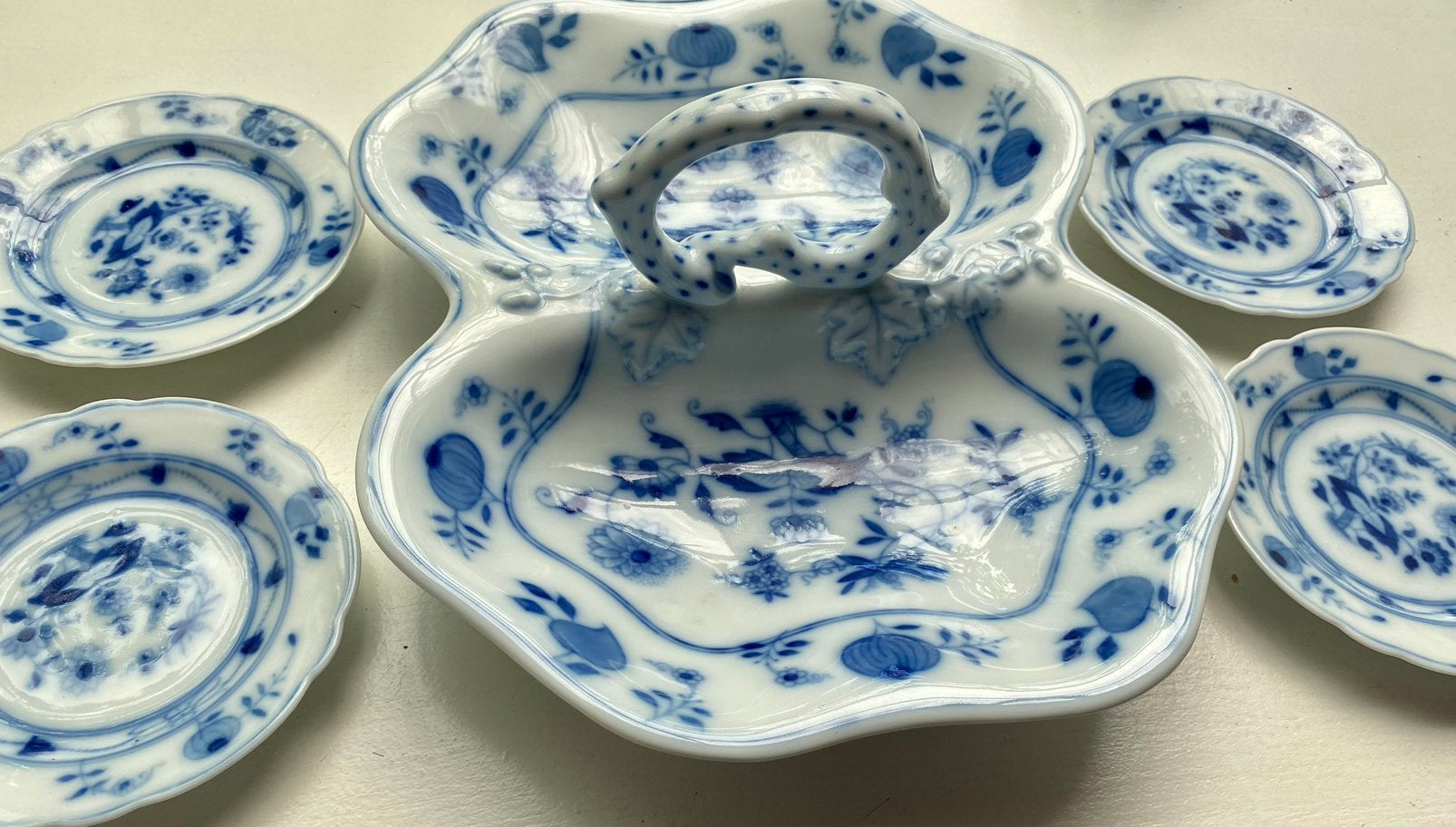 Zeldzame Fraureuth zwiebelmuster serveerset, ca 1880., Verzenden