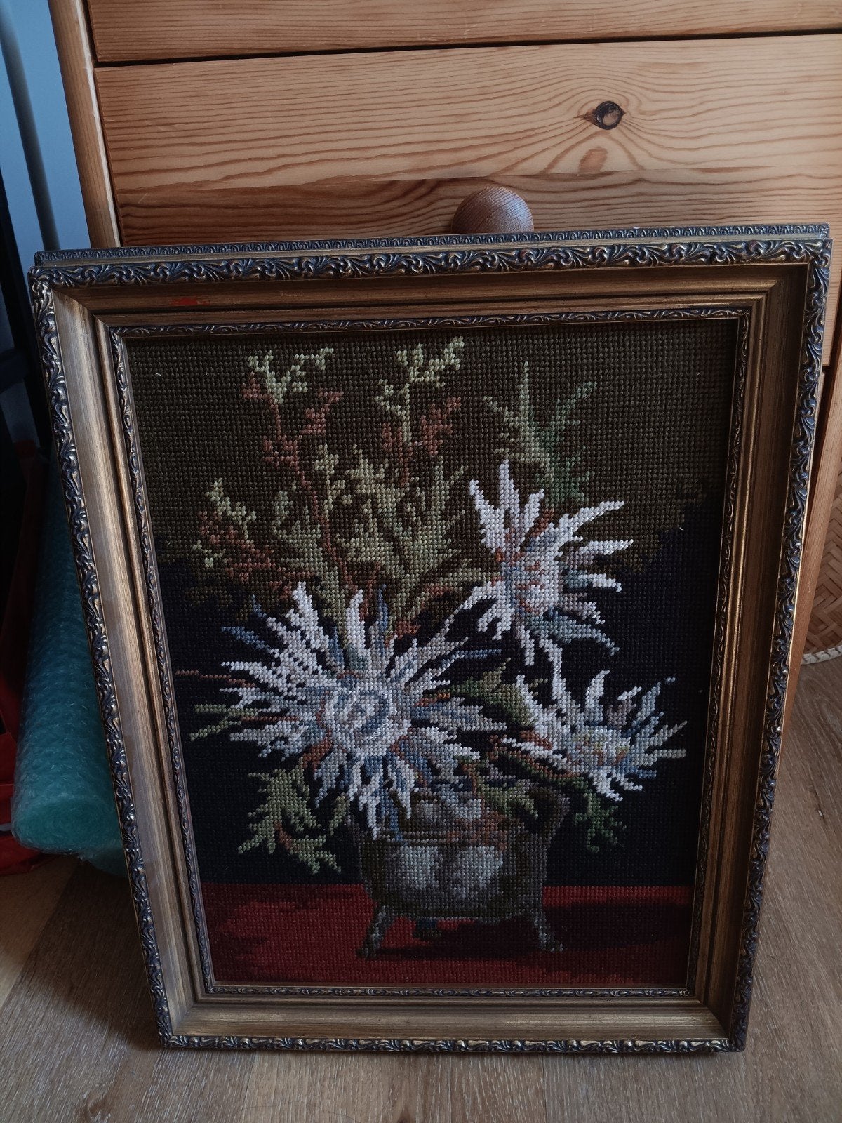 Vintage Handgeborduurd Bloemstilleven in Houten Lijst, Ophalen of Verzenden