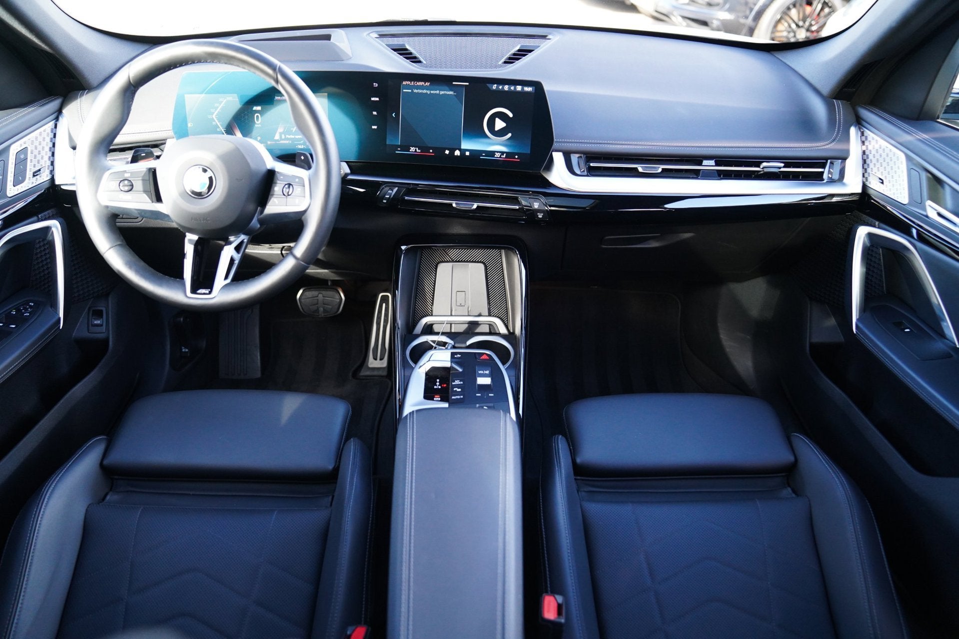 BMW X1 SDrive18i | Massage | Trekhaak | 360 camera | Harman/, Auto's, Dealer onderhouden, 136 pk, Gebruikt, Wit