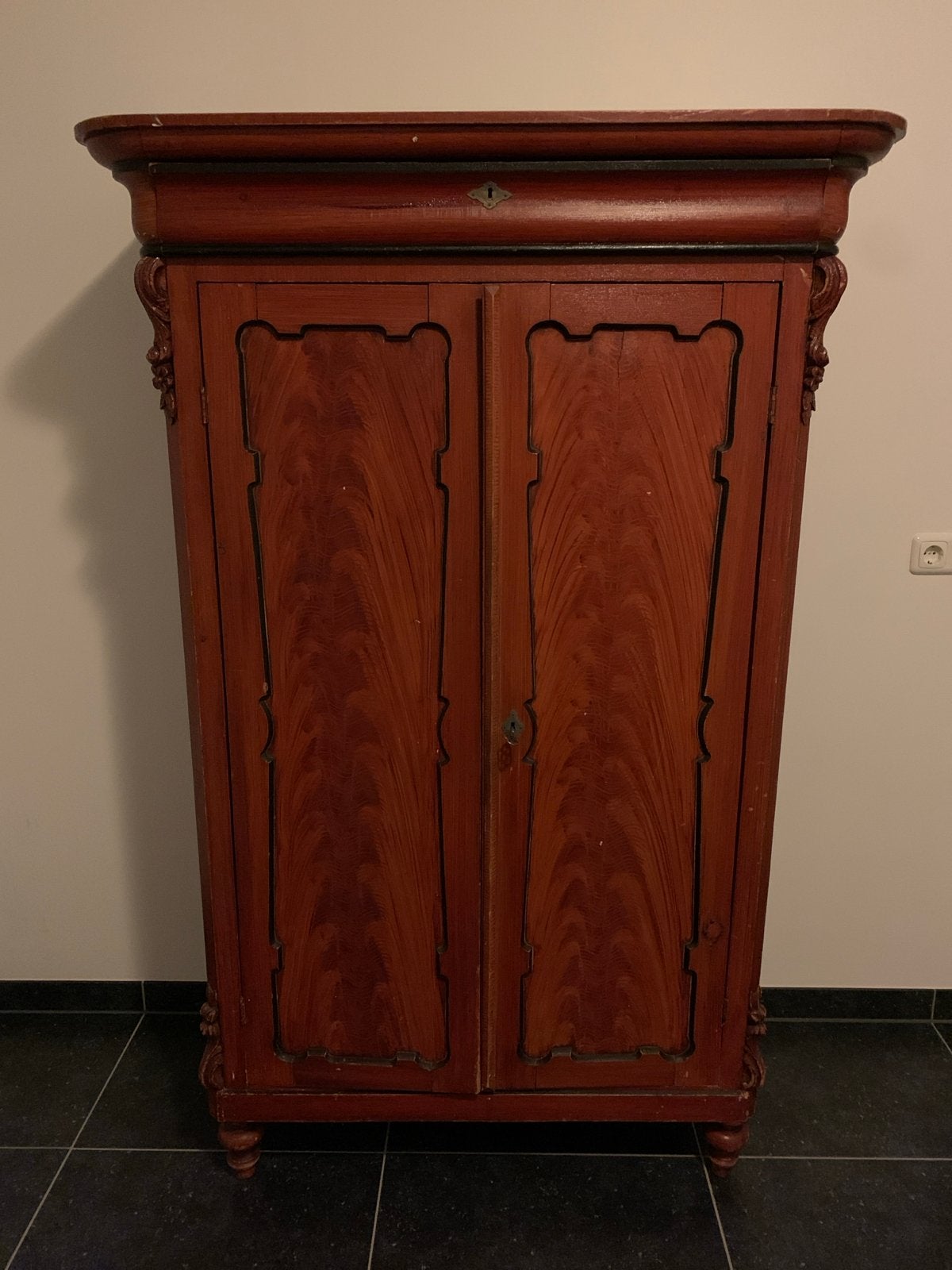 Antieke houten kast met twee deuren en lades, Ophalen of Verzenden