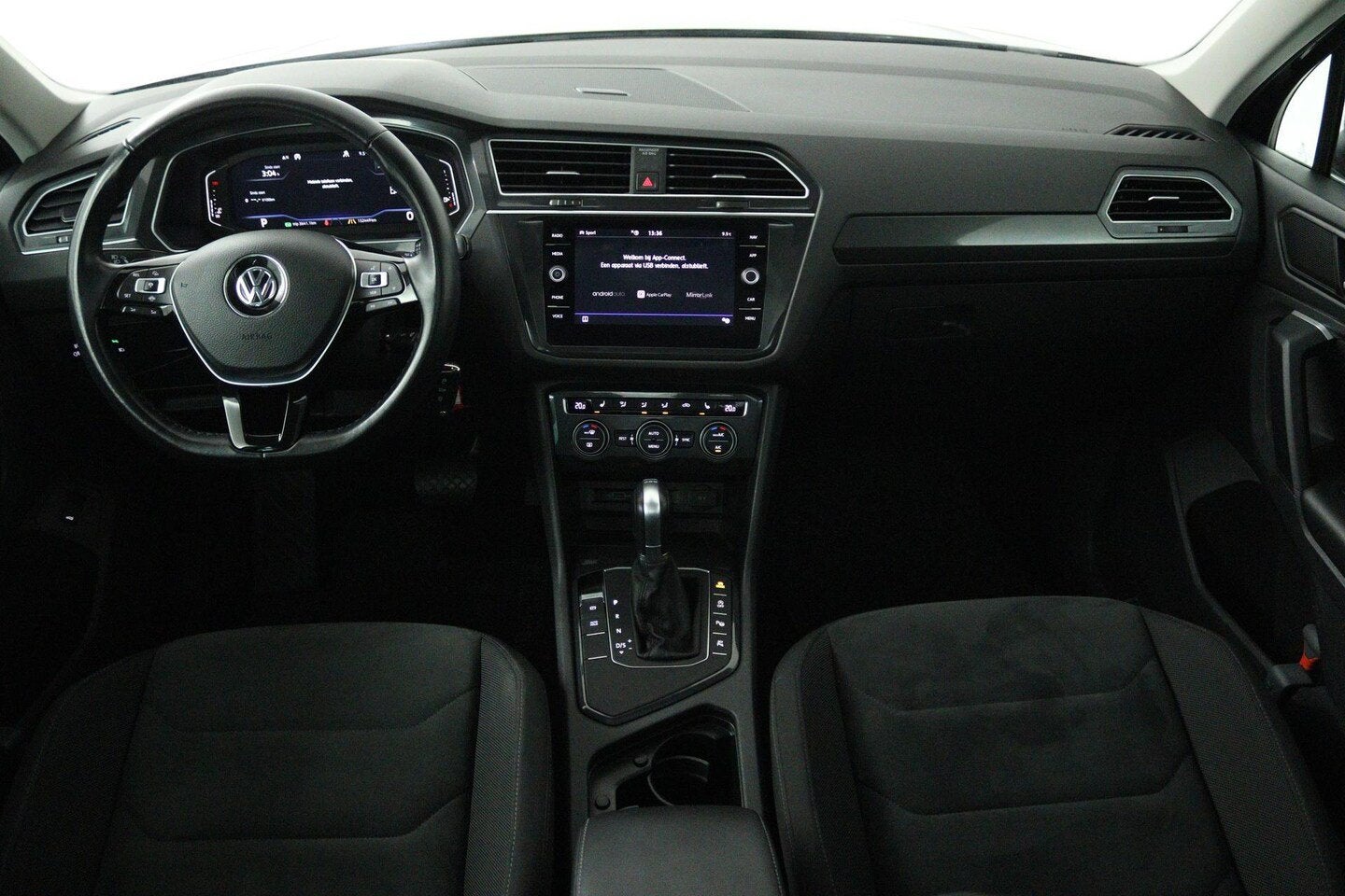 Volkswagen Tiguan 1.5 TSI ACT Highline (PANORAMADAK, DIGITAL, Euro 6, 4 cilinders, 150 pk, Blauw