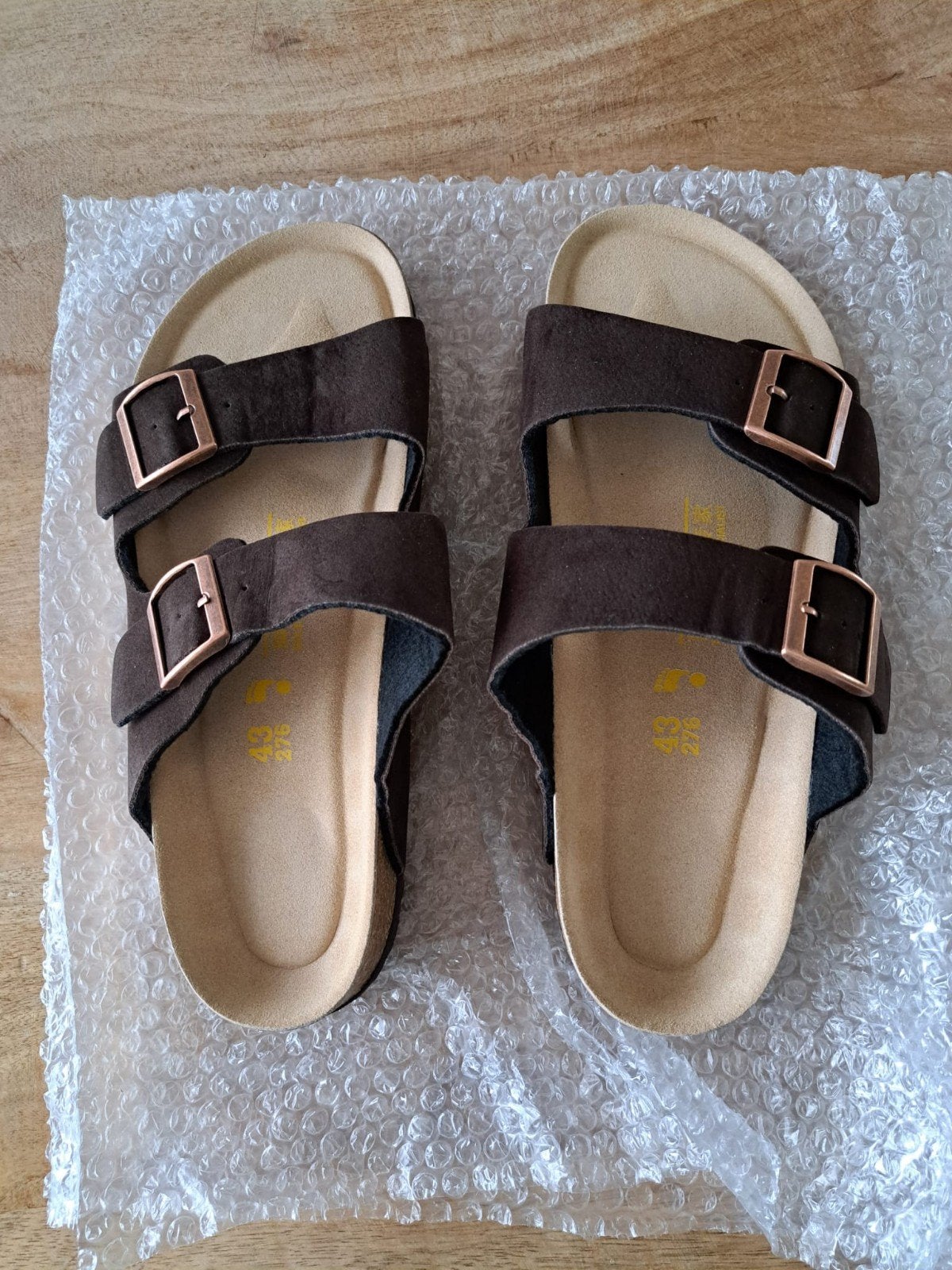 Nieuwe bruine slippers, maat 43, Ophalen, Nieuw, Bruin, Slippers