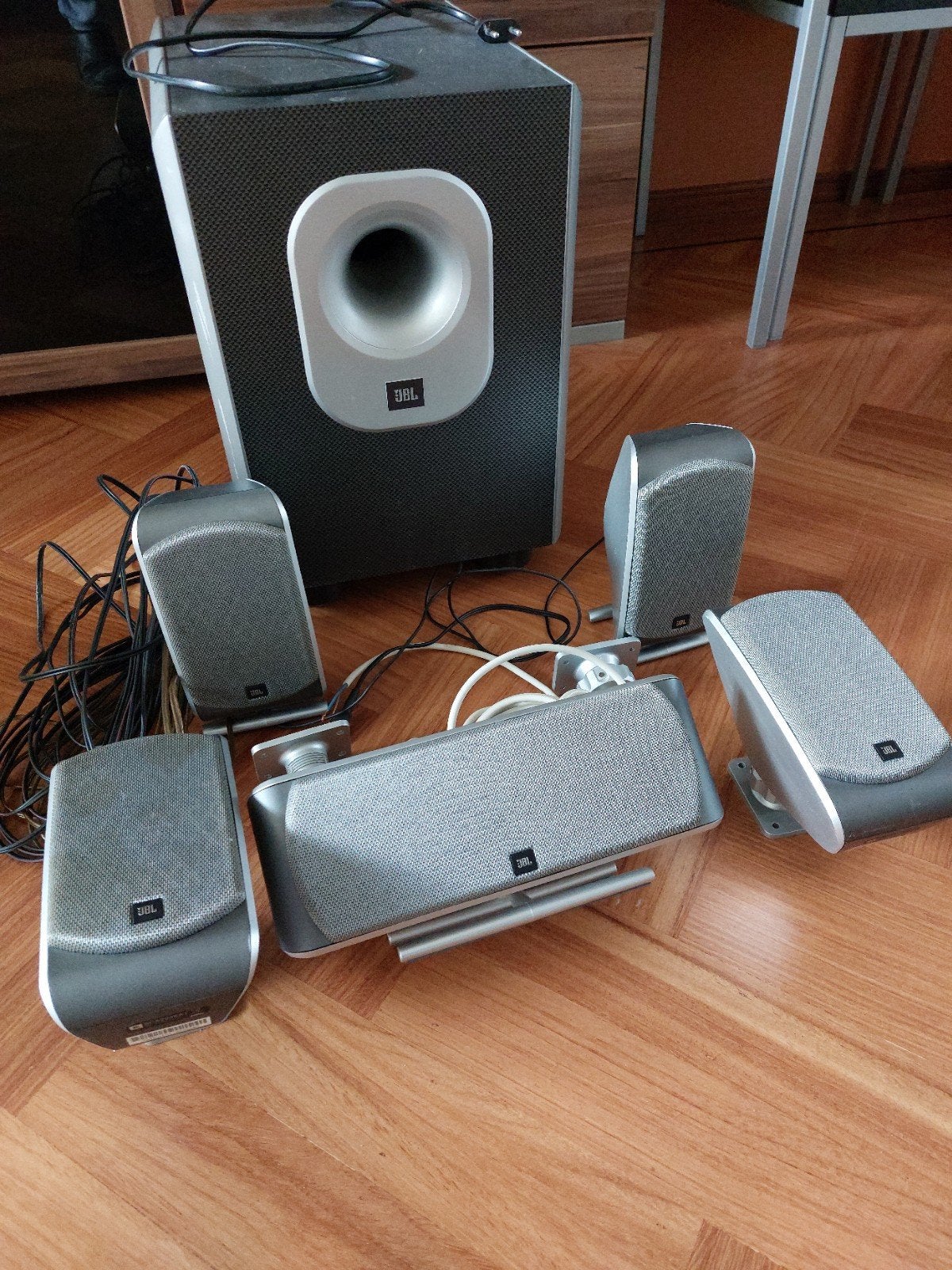 JBL SCS200 5.1 Surround Set met Subwoofer en Beugels, Gebruikt, 70 watt of meer, 5.1-systeem, Overige spelers