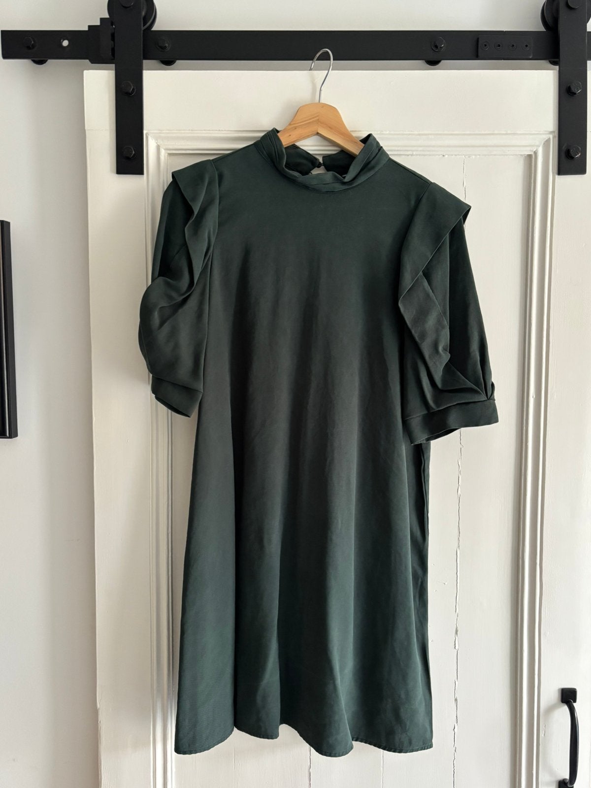 Groene Zara jurk met pofmouwen, Maat 38/40 (M), Ophalen of Verzenden, Zo goed als nieuw, Boven de knie