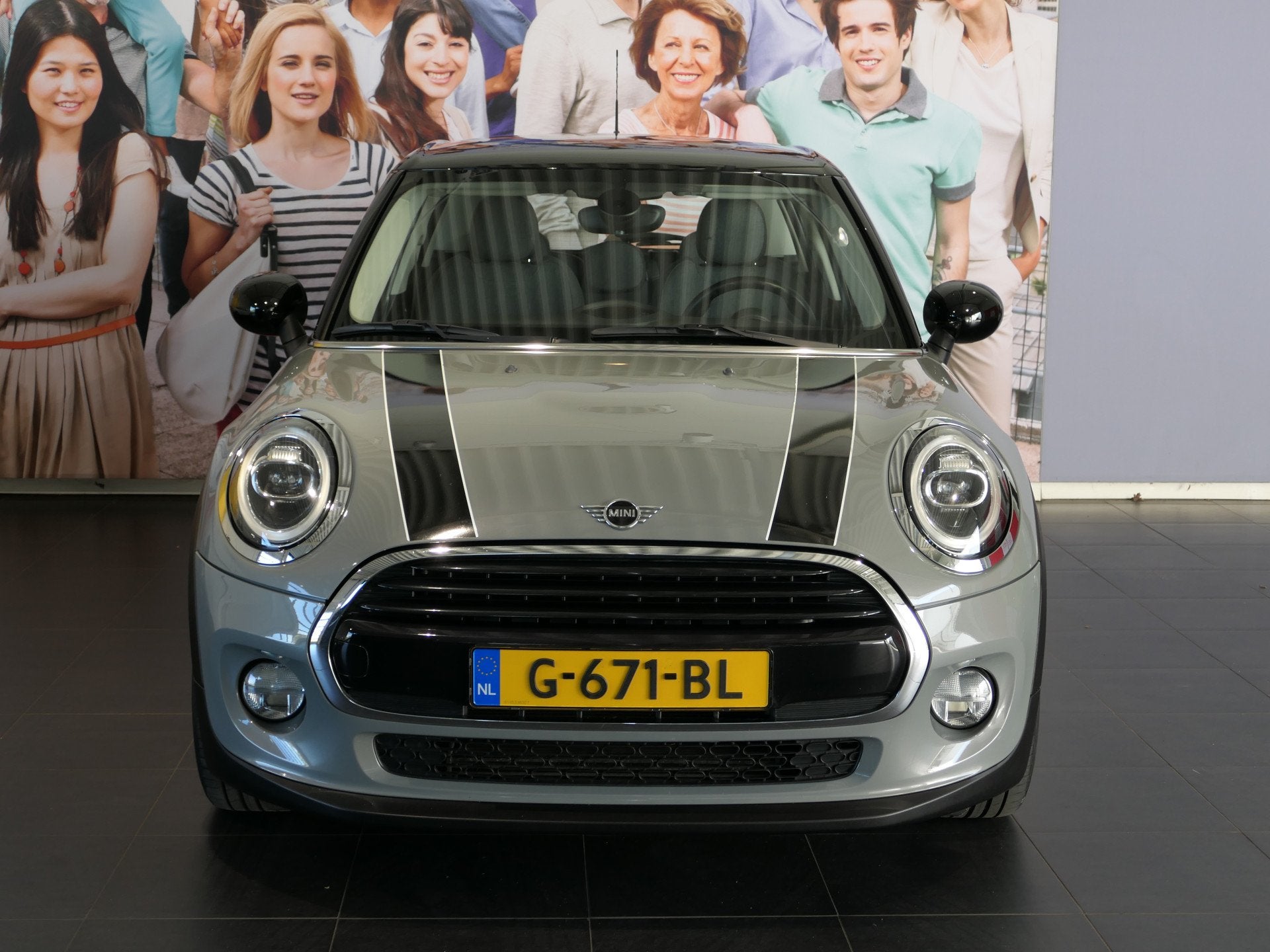 MINI 5-deurs 1.5 Cooper *Dealer onderhouden!* - Alarm klasse, Auto's, Mini, 136 pk, Gebruikt, 1165 kg, Leder en Stof