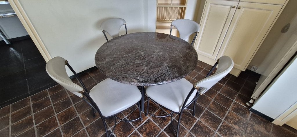 Jaren '80 Eethoek: Marmeren Tafel & Arrben Stijl Stoelen, Ophalen, Zo goed als nieuw, Jaren '80, Arrben stijl, Vintage, 4 tot 6 stoelen