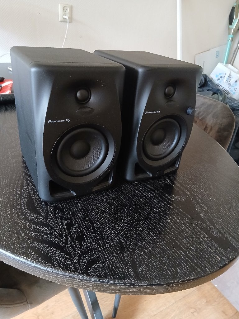 Pioneer DJM-40  monitor speakers | z.g.a.n.