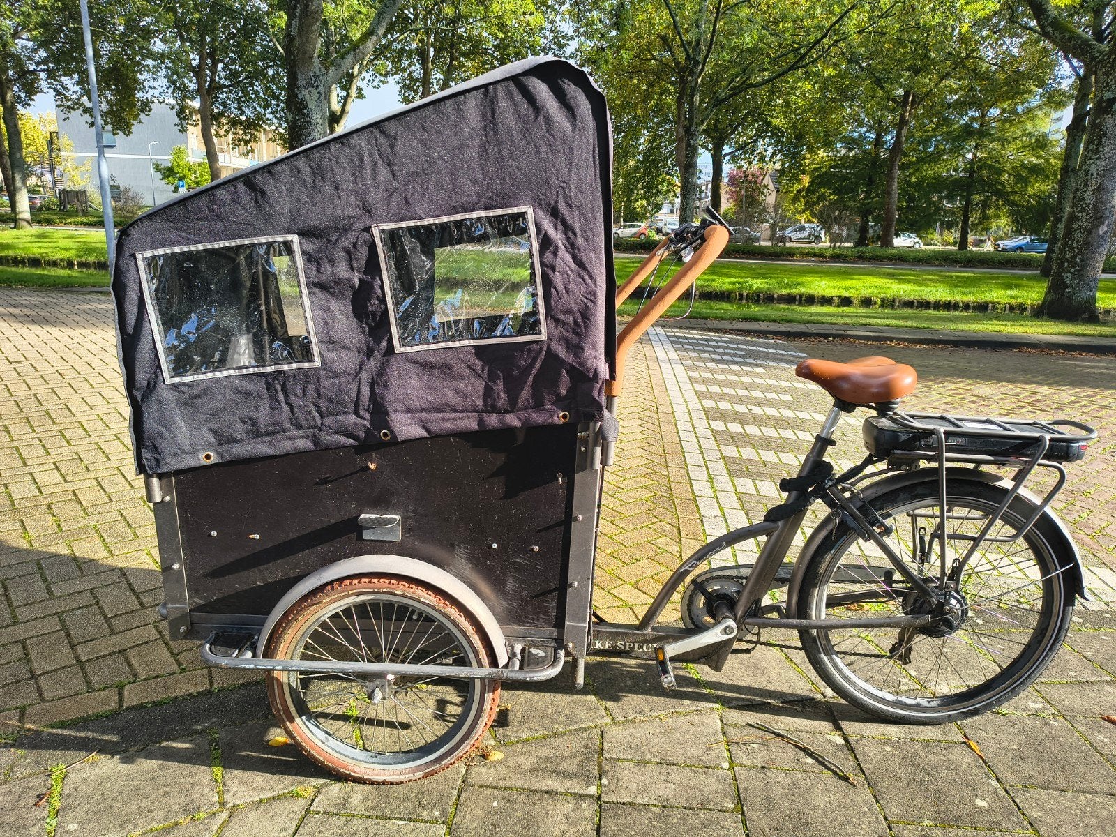 Elektrische bakfiets Troy met 7 versnellingen en regenhoes, 4 kinderen of meer, Gebruikt, Elektrisch, Ophalen