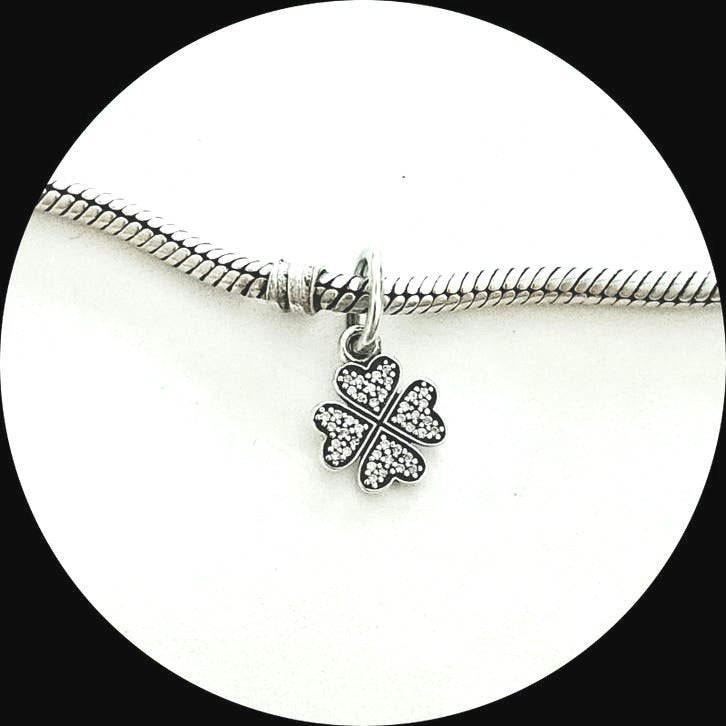 Pandora hanger Klavertje 4 / bedel zirkonia, Pandora, Ophalen of Verzenden, Zo goed als nieuw, 1 bedel