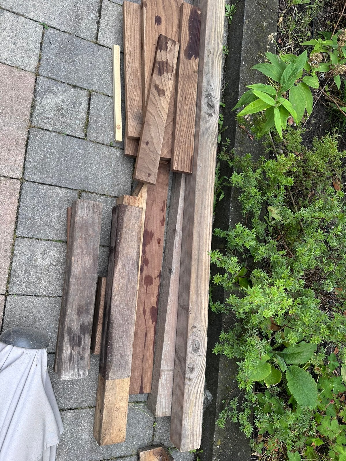 Diverse planken balken en latten vandaag gratis af te halen, Ophalen, Zo goed als nieuw, 250 cm of meer, Balken