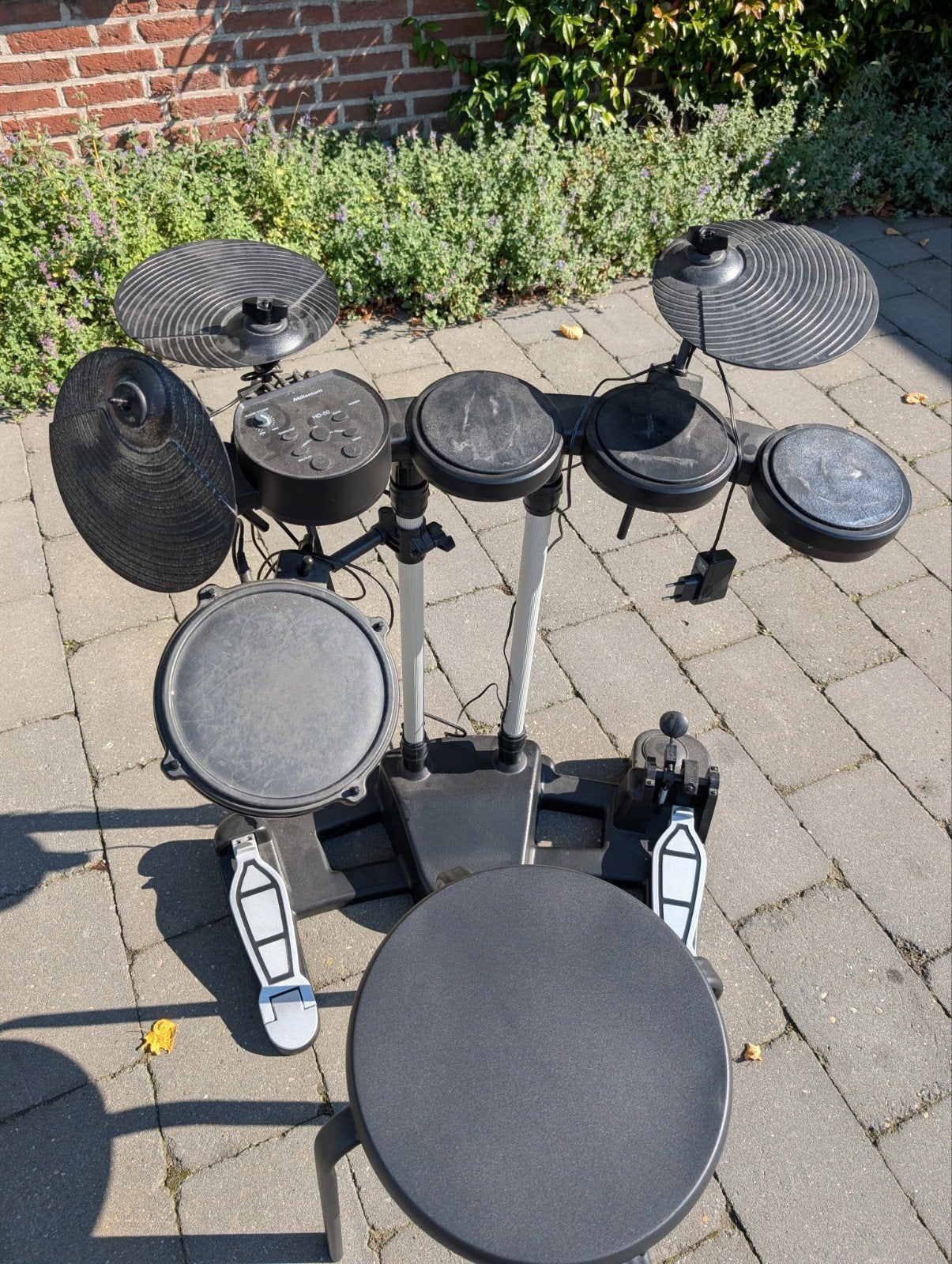 Elektronisch drumstel met kruk en pedalen