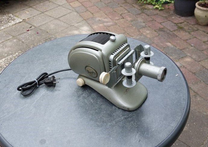 Noris Film-diaprojector in originele koffer., Verzamelen, Fotografica en Filmapparatuur, Ophalen of Verzenden, 1960 tot 1980, Projector