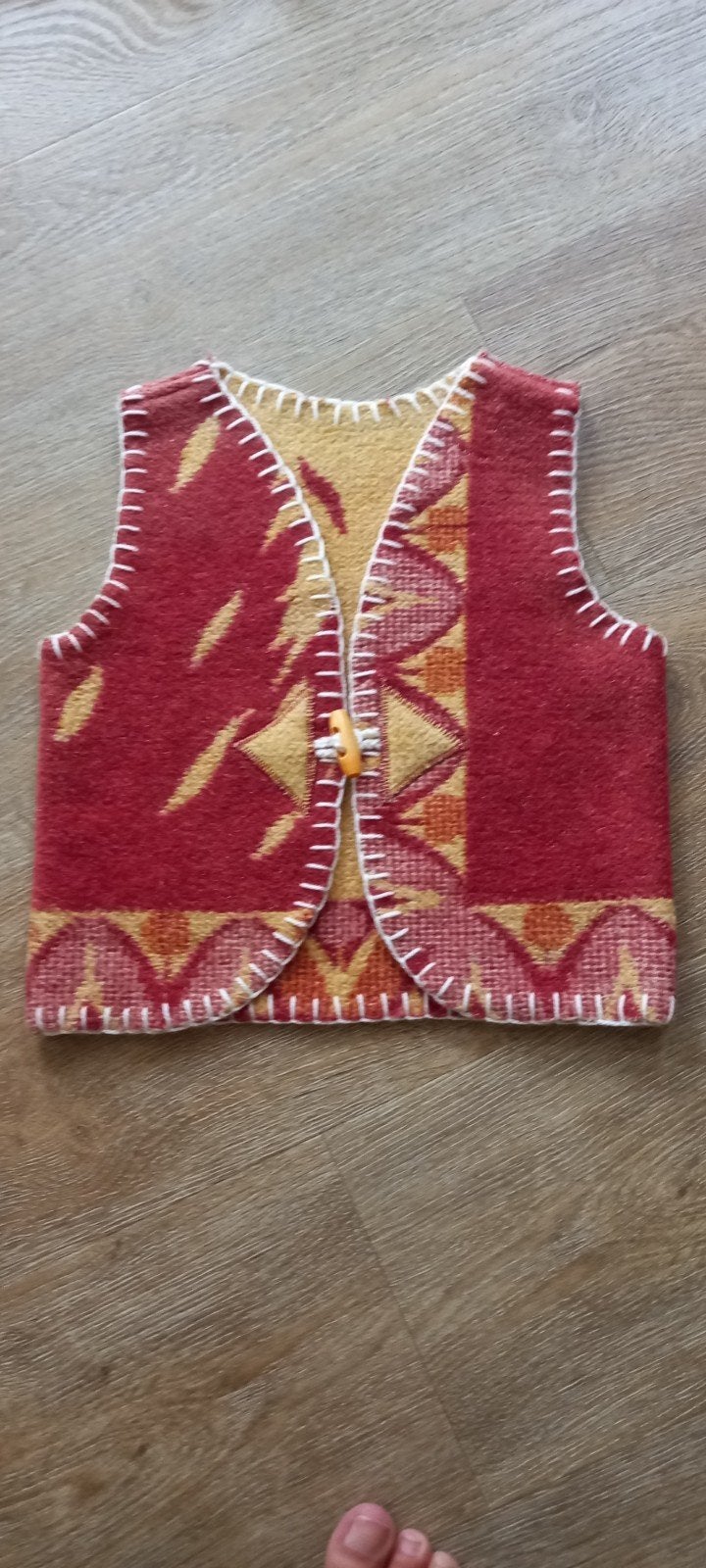 Handgemaakte wollen bodywarmer maat 80, Kinderen en Baby's, Ophalen of Verzenden, Nieuw, Handgemaakt, Jongetje of Meisje