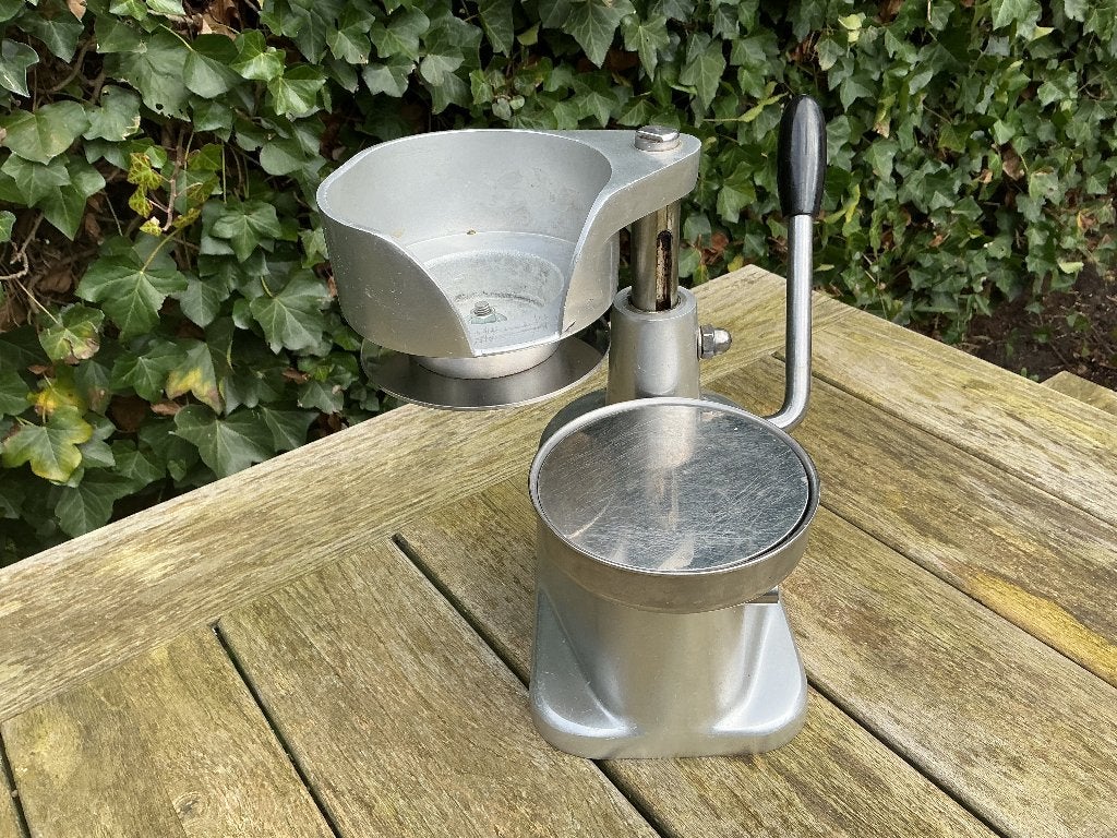 Omas BT - 13 hamburgerpers, Ophalen, Zilver, Overige materialen, Overige merken