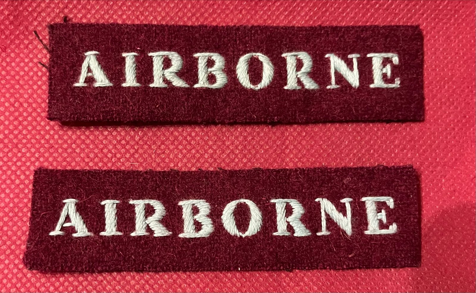 2x Britse Engelse Airborne shoulder titles parachutist, Verzamelen, Ophalen of Verzenden, Overige soorten, Overige gebieden, Embleem of Badge