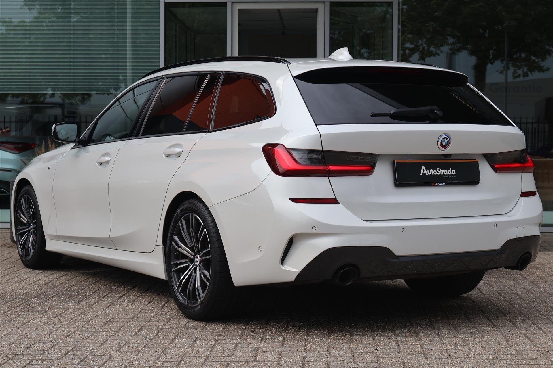 BMW 3-Serie Touring (g21) 318i M-Sport 156pk | Pano | Cruise, 1998 cc, 15 km/l, Gebruikt, Met garantie (alle)