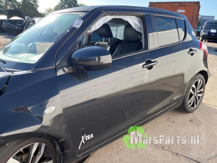 Portier 4Deurs links-voor van een Suzuki Swift, Gebruikt, -, Deur, -