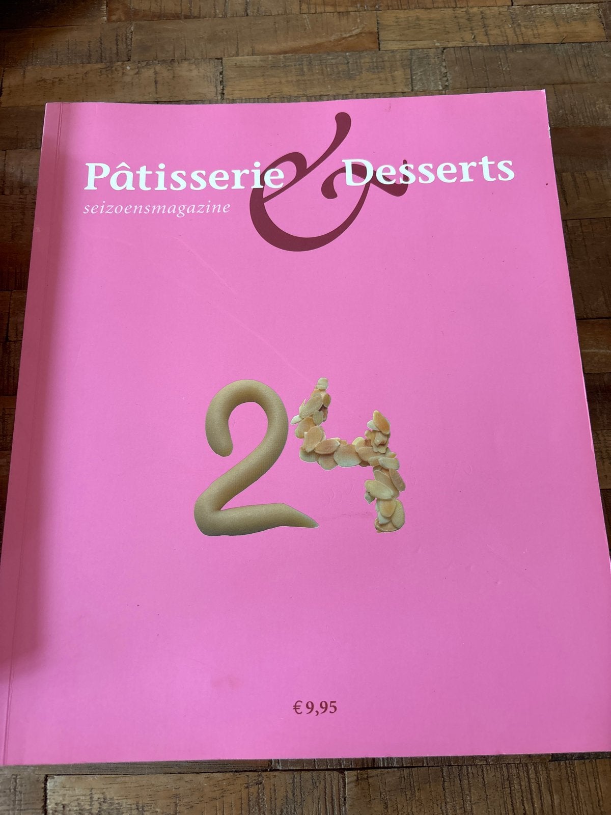 Pâtisserie & Desserts Seizoensmagazine, Ophalen of Verzenden, Zo goed als nieuw, Europa, Taart, Gebak en Desserts