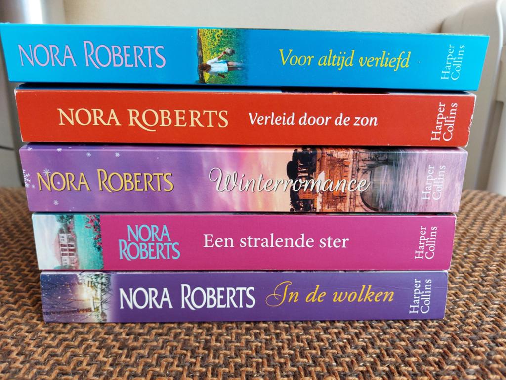 Nora Roberts Boekenpakket - 5 Romans, Ophalen of Verzenden, Gelezen, Nora Roberts, Nederland