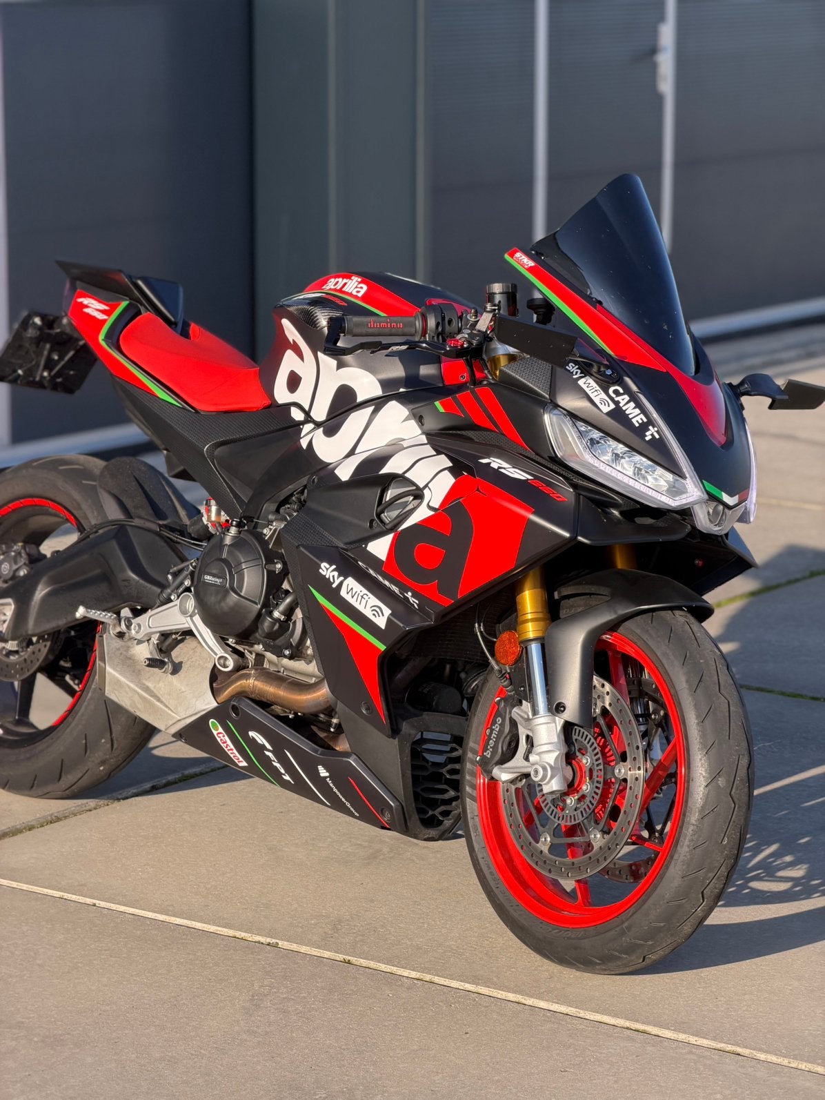 Aprilia RS 660 – Speciale sticker set - 35KW mogelijk, Motoren, Traction Control, 2 cilinders, Gebruikt, Meer dan 35 kW