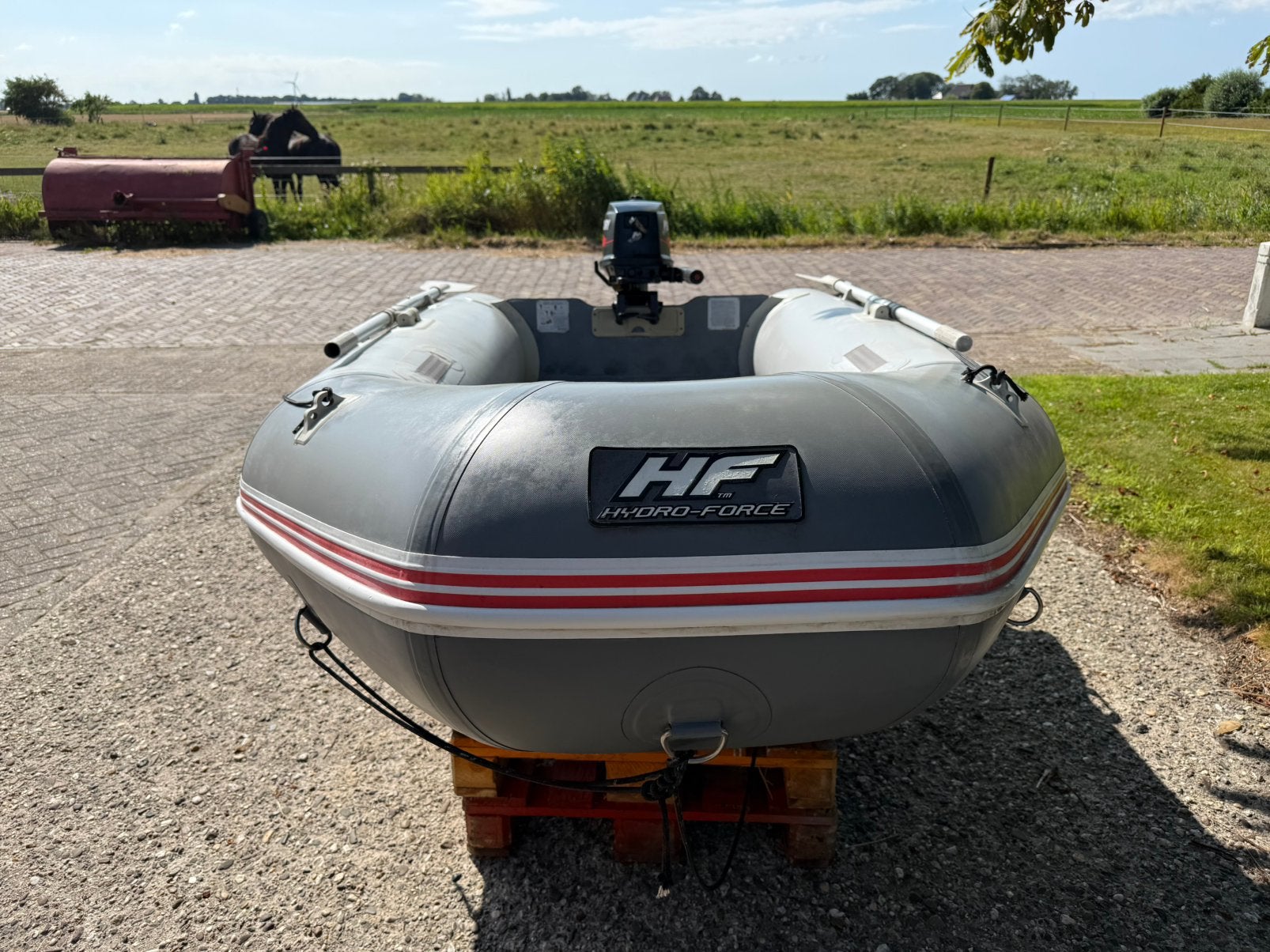 Foto 7 van mercury 5 pk 2 takt met hydro force rubberboot + pomp