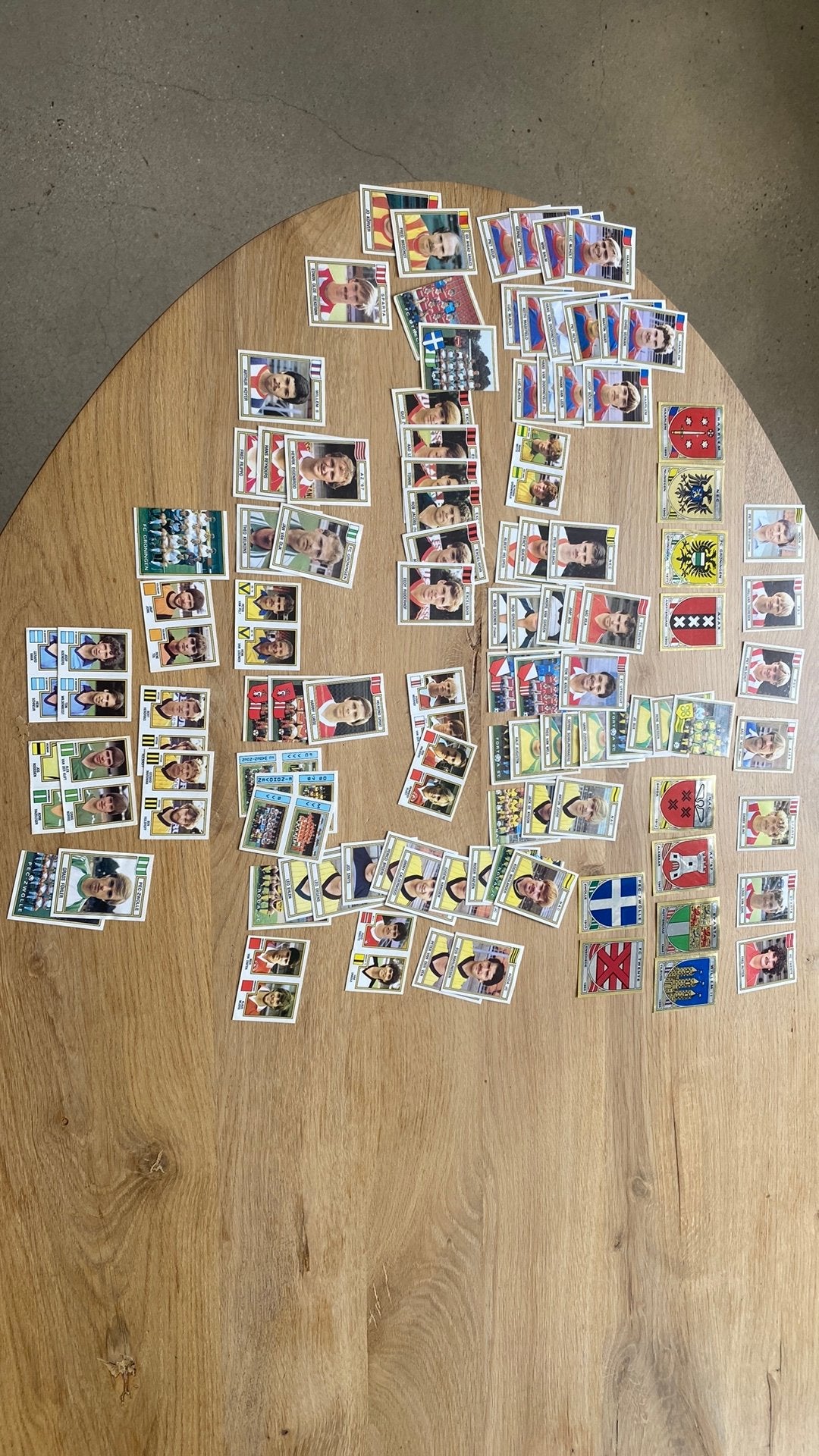 Ca 110 x panini voetbal 83 veel logos en bekende namen, Verzamelen, Sportartikelen en Voetbal, Ophalen of Verzenden, Zo goed als nieuw