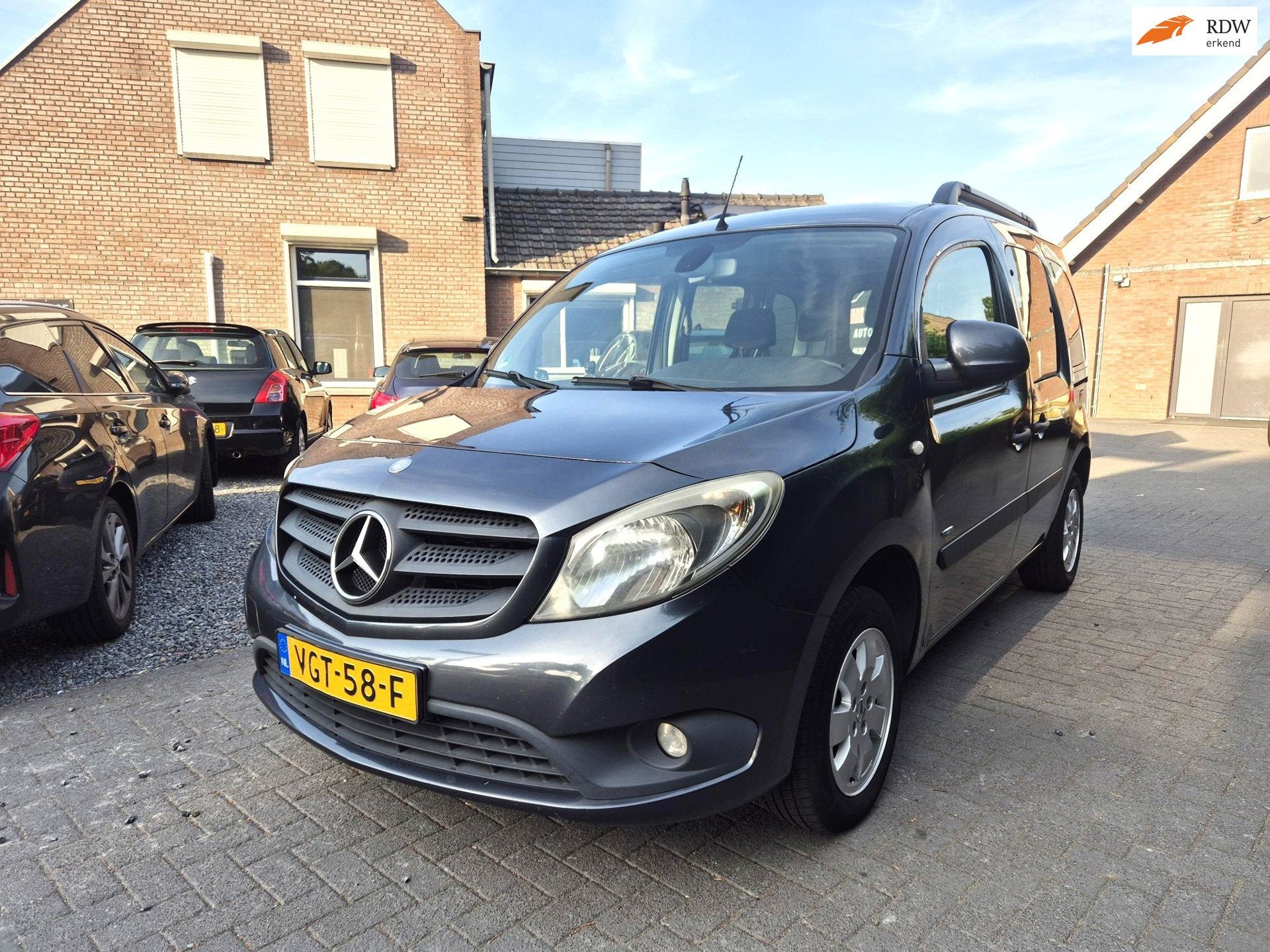 Mercedes-Benz Citan 109 CDI 5 Persoons 2x schuifdeur Airco, Euro 5, Stof, Gebruikt, Zwart